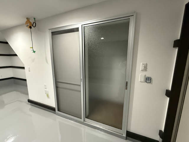 ガレージ内玄関