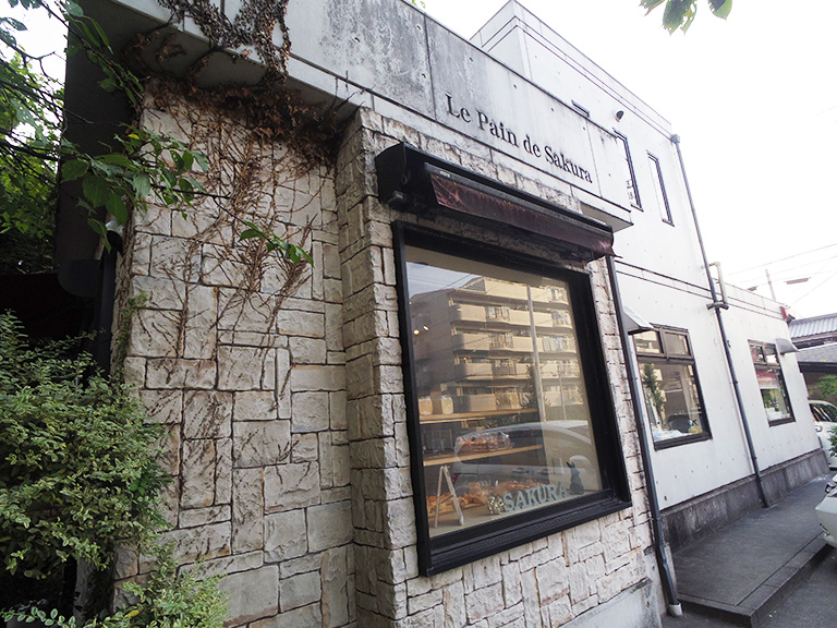 勝川駅近くにあるオシャレな外観の 櫻蔵 さくら 朝6時からオープンしている人気のパン屋さんです 春日井市の住みやすさを紹介 住む街なび