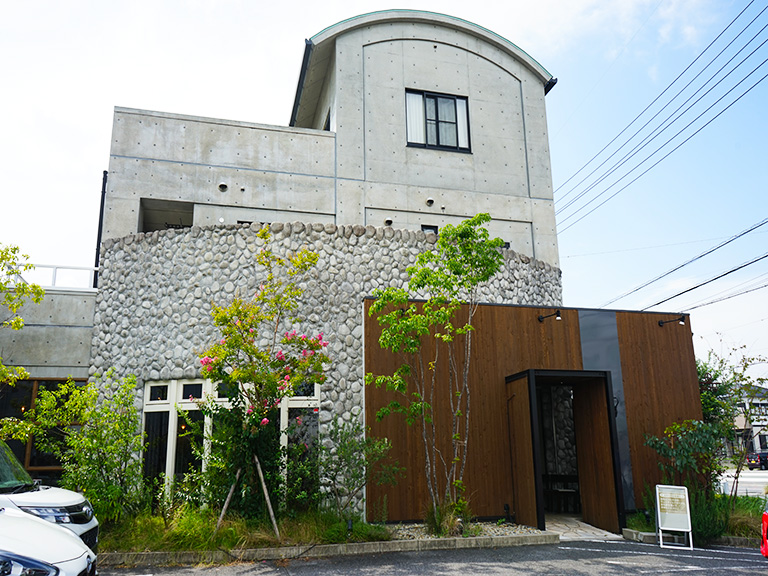 豊田市にある 緑に囲まれたスタイリッシュなカフェ Po Tto ポット では 人気のポットパイやもこもこのクリームパフェが食べられます 豊田市 の住みやすさを紹介 住む街なび