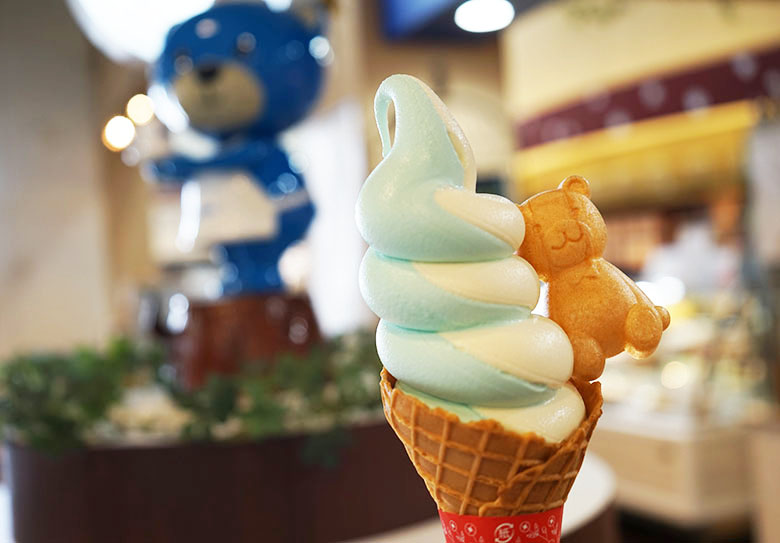 土岐市の道の駅 志野 織部 にある Sweets Deco 青いクマ のソフトクリームやシュークリームが可愛い 岐阜県土岐市の住みやすさを紹介 住む街なび