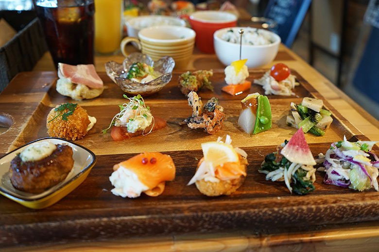 色々なおかずが少しずつ楽しめる 岐阜県多治見市にある Cafe Mamae カフェママエ の 手まりプレートランチ は美味しくておしゃれ 多治見市の住みやすさを紹介 住む街なび