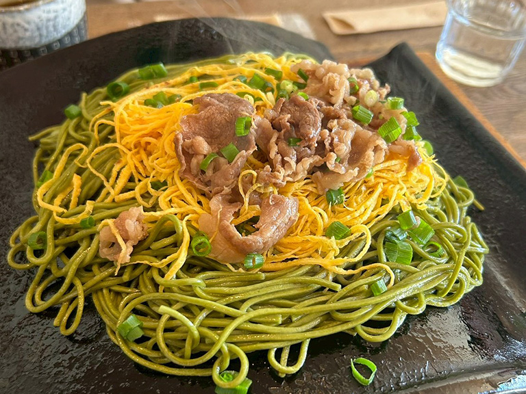 岡崎市の「瓦そばと珈琲と。シガ食堂」に行ってきた！名物の瓦そばが