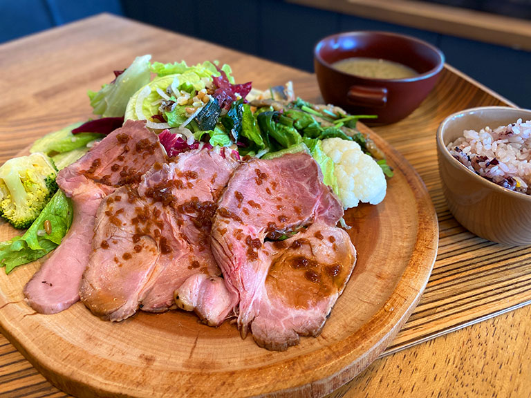 名古屋市緑区 ファーマーズガーデン カフェ オムレット のリアルすぎる ドッグアイス に大注目 野菜たっぷりランチもおすすめです 緑区の住みやすさを紹介 住む街なび