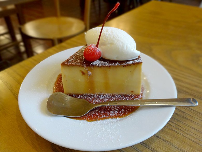 かためプリン好きさん必見！熱田区の「BERING PLANT（ベーリングプラント）」で食べられる、“ラムプリン”はラム酒が香る大人の味。