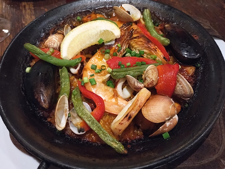 「バル・イスパニヤ 名駅店」で本格スペイン料理を満喫！名古屋駅近くで名物パエリアやアヒージョを味わえる人気店
