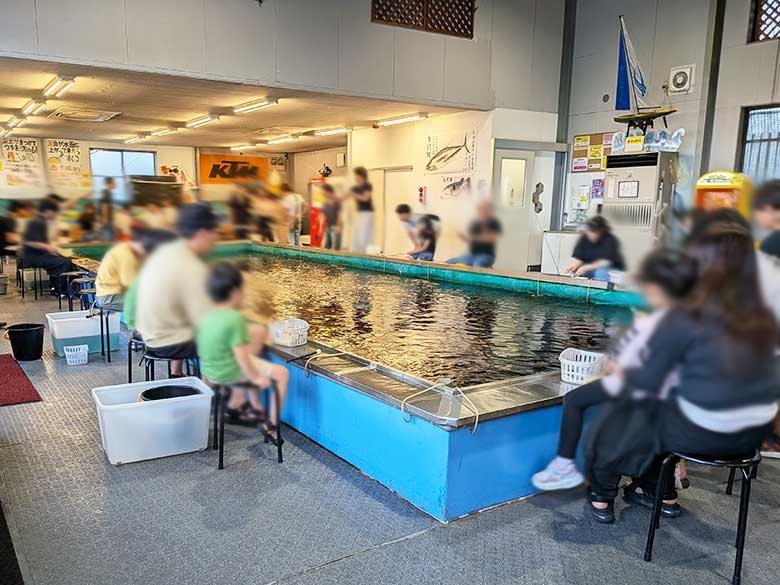 愛知県北名古屋市「フィッシングポイントげっちゅー」を徹底レポ！雨の日も楽しめる室内釣り堀