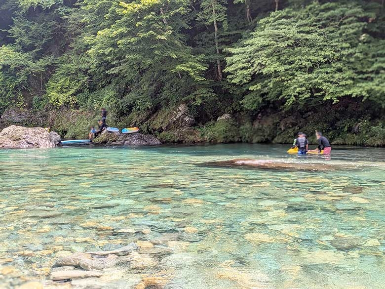 岐阜県の『板取川』は、宙に浮ける川として話題！川遊び＆バーベキューも楽しめる人気スポットです