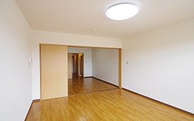 白い雲に、ひろ～いお部屋