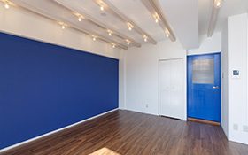 空間の統一～ブルーと素材を活かして