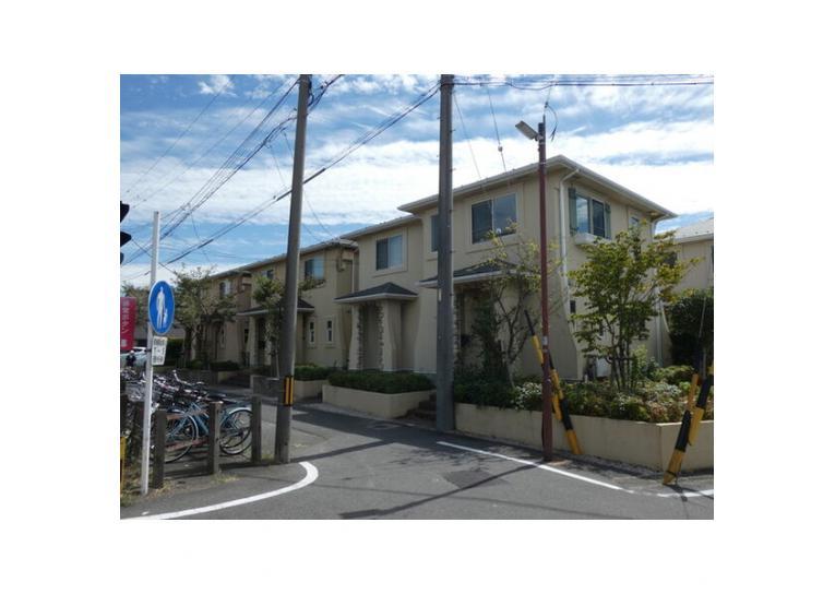 ラ　マカレーナ　D棟の外観