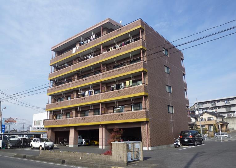 ファミーユ日新の外観