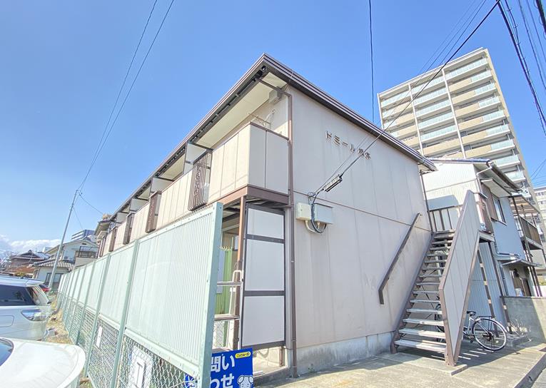 ドミール橋本の外観