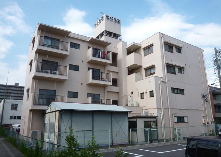 イーストコメマツの外観