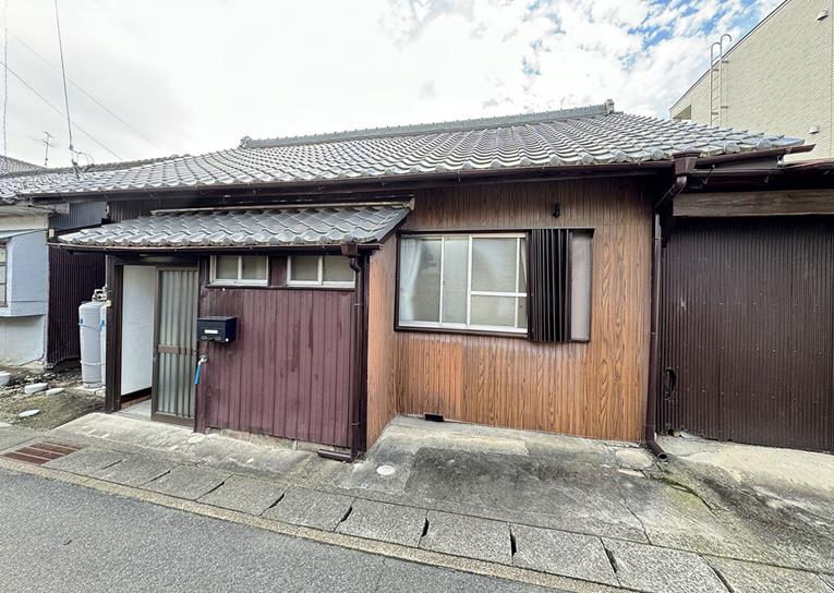 八剱町貸家の外観
