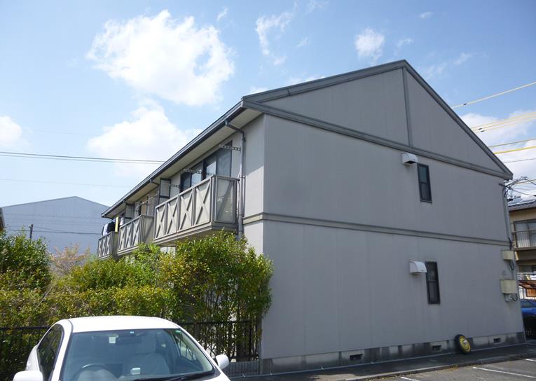 ジュネス東山台Ｂ棟の外観