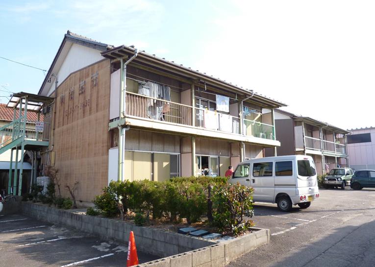 東海宝荘１棟の外観