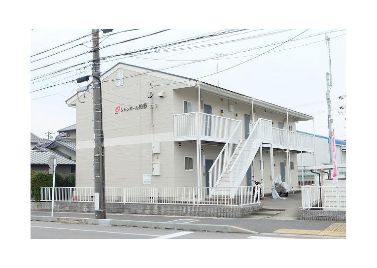 シャンポール知多の外観