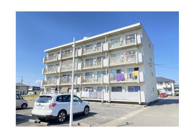 東校グリーンハイツの外観