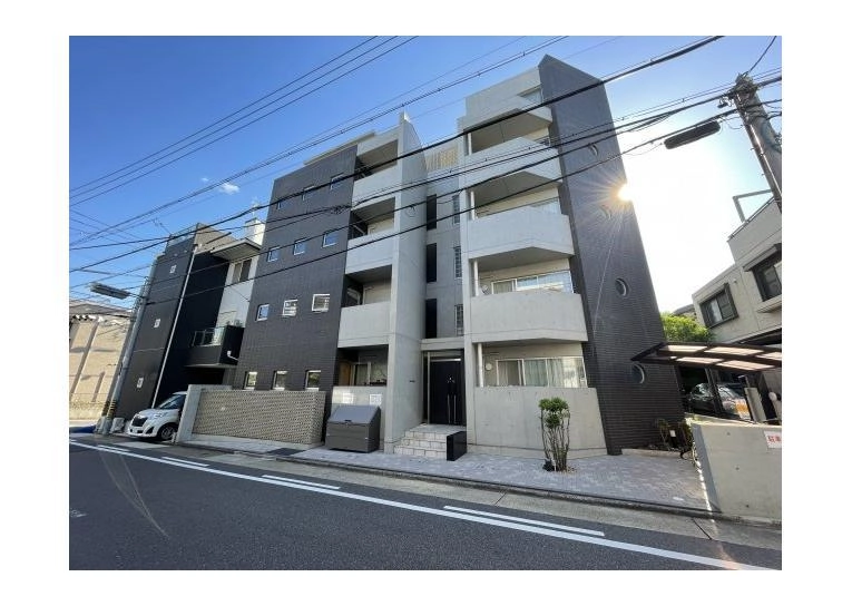 MILES TONESの外観