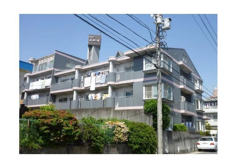 シャトーエミールの外観