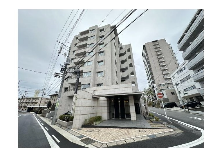 プラウド一社の外観