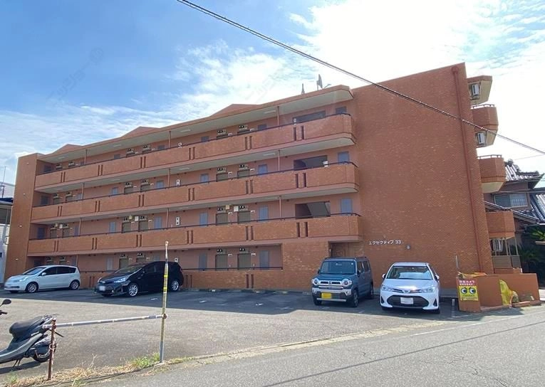 エグゼクティブ３３の外観