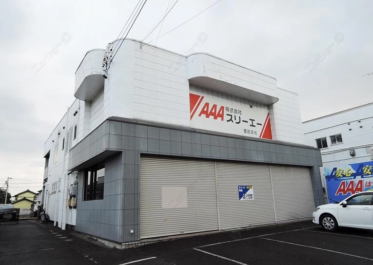 スリーエーの外観