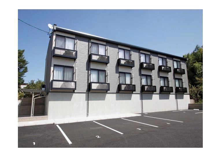 レオパレス豊田 樹木の外観