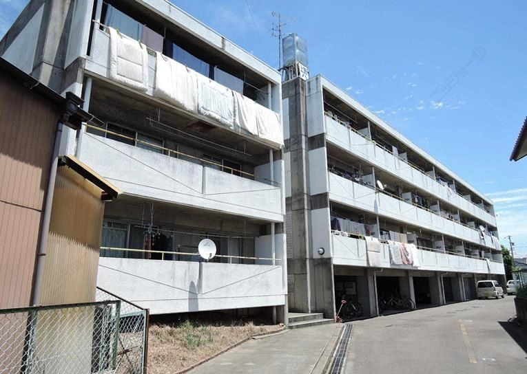 上野ハイツの外観