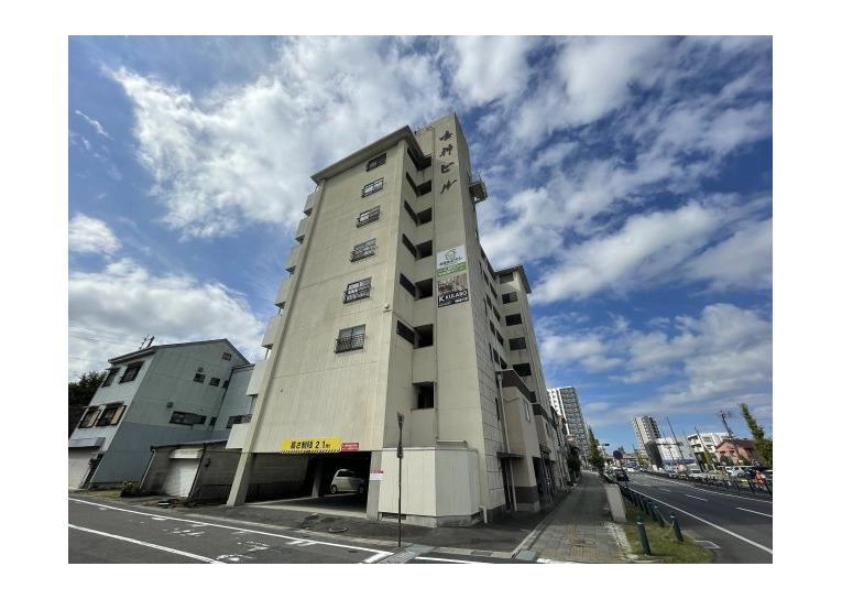 鳴神ビルの外観