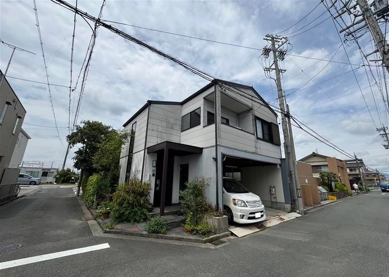 北島町ガレージ付き貸家の外観