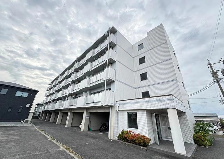 ベルトピア鈴鹿ＯＮＥの外観