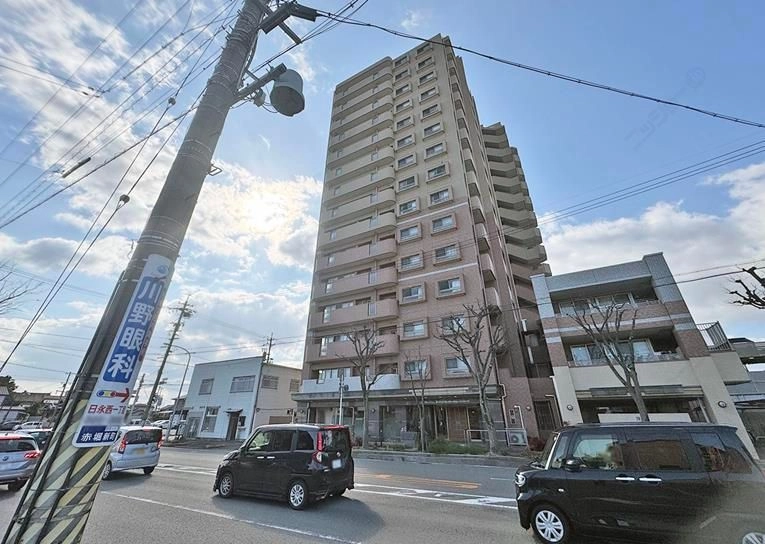 ﾗｲｵﾝｽﾞﾏﾝｼｮﾝ四日市城東町206号の外観