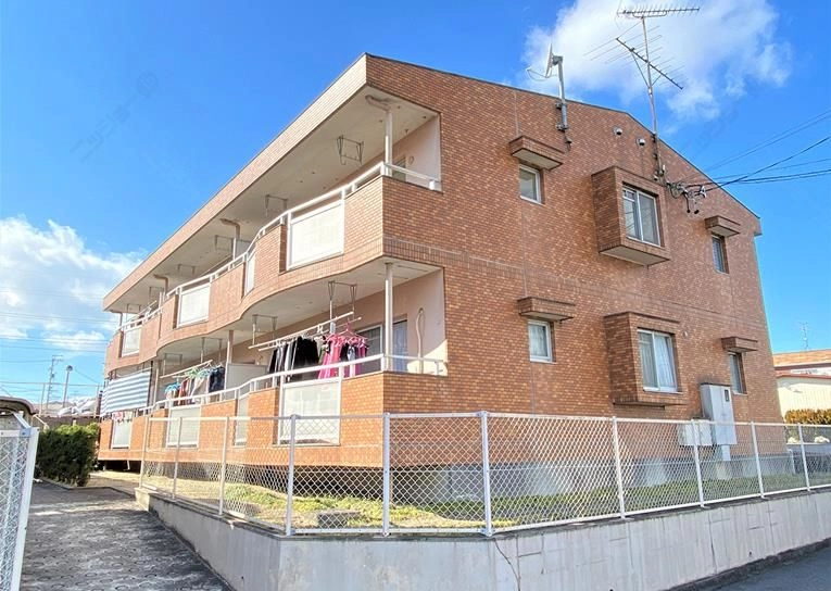 ロイヤルハイツ　Ａ棟の外観