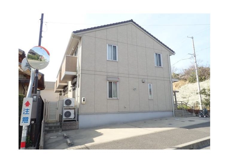 クレストヒルズ　C棟の外観