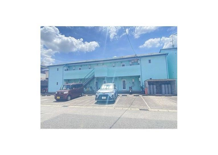 エブリワン東棟の外観