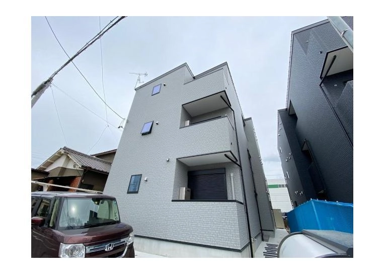 CRASTINE弥次ヱ町4丁目A棟の外観