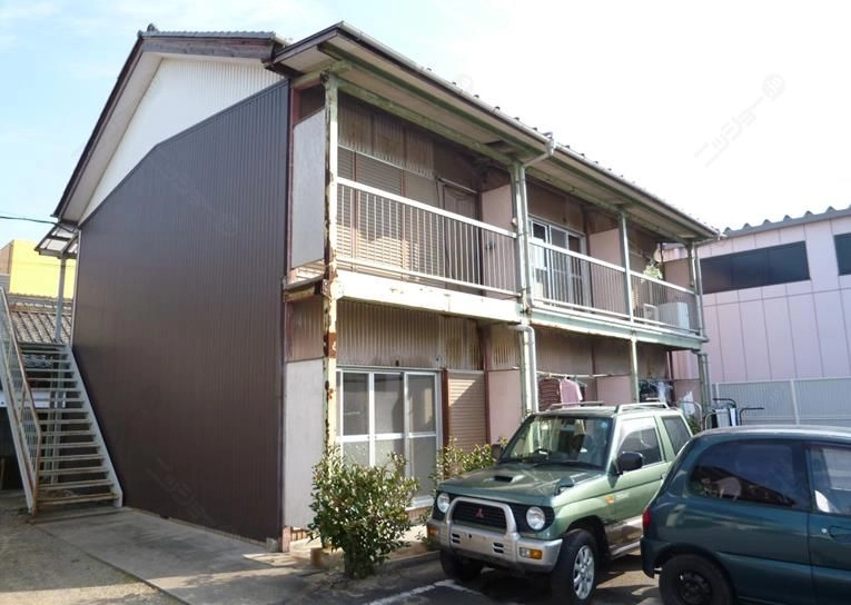 東海宝荘２棟の外観