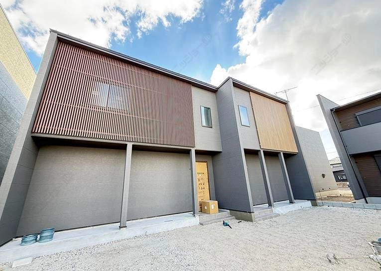 コロニーK の外観