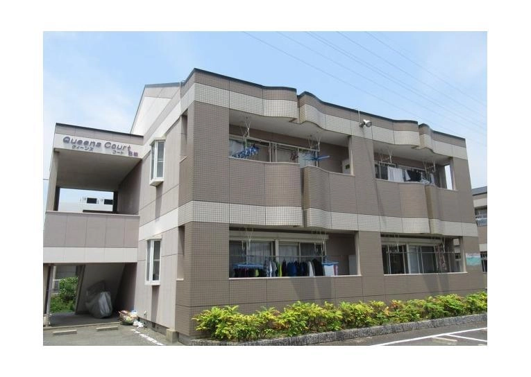 クィーンズコートＢ棟の外観