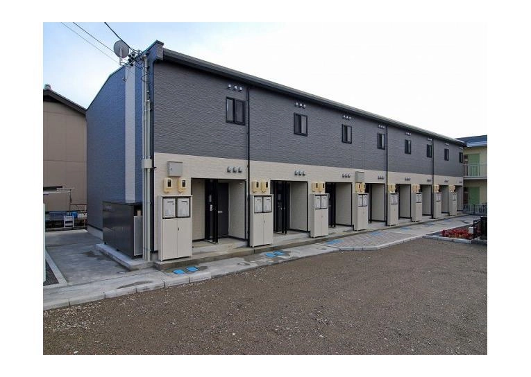 レオパレスエストラーデの外観