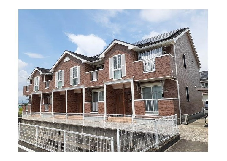 シュープリーム B棟の外観