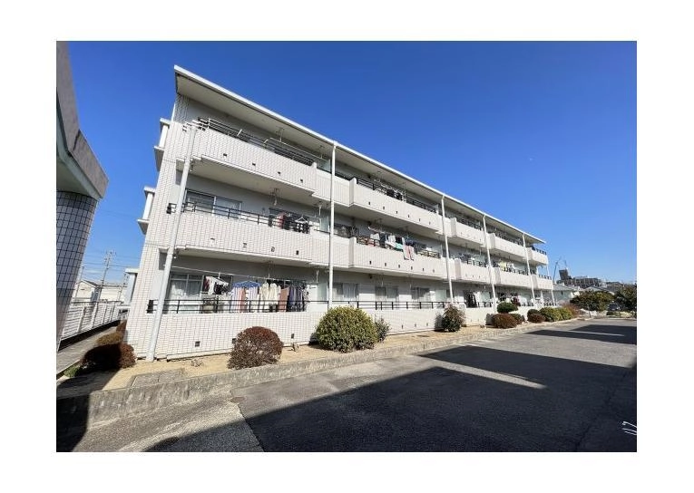 ロイヤルサンコー(A棟)の外観