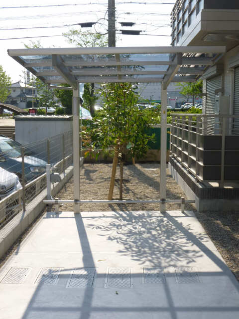自転車置き場東側