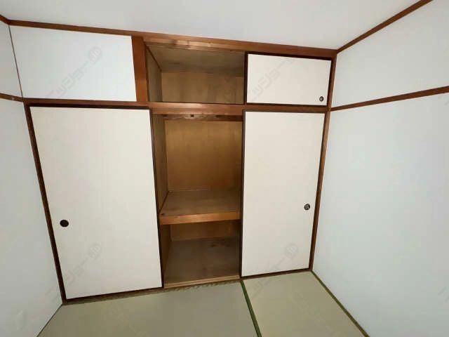 南東和室収納