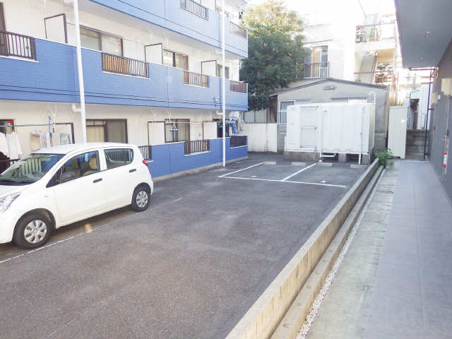 タウンコート岩塚 3階 駐車場