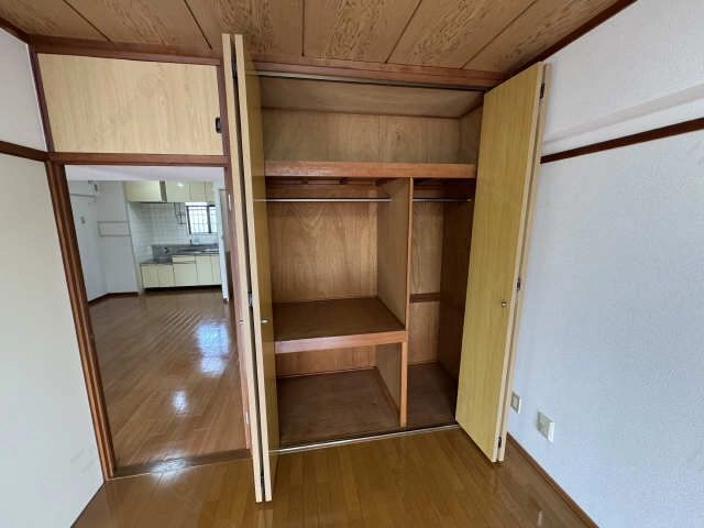 南東洋室収納