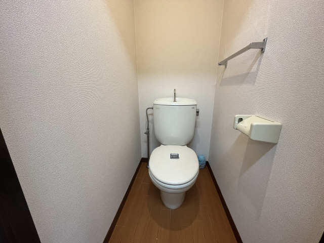 シャンポールこめの 1階 WC