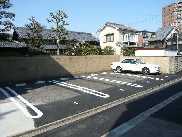 木村ハウス 1階 駐車場