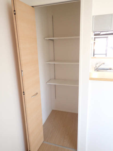 キッチン横収納